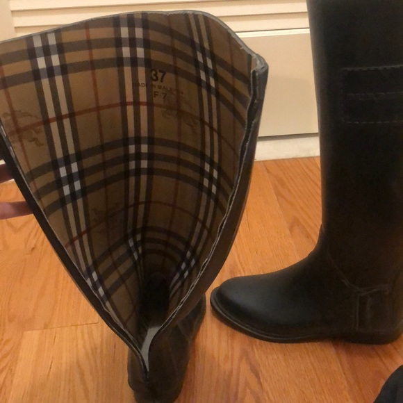 Burberry rain boots - Picture 6 of 7